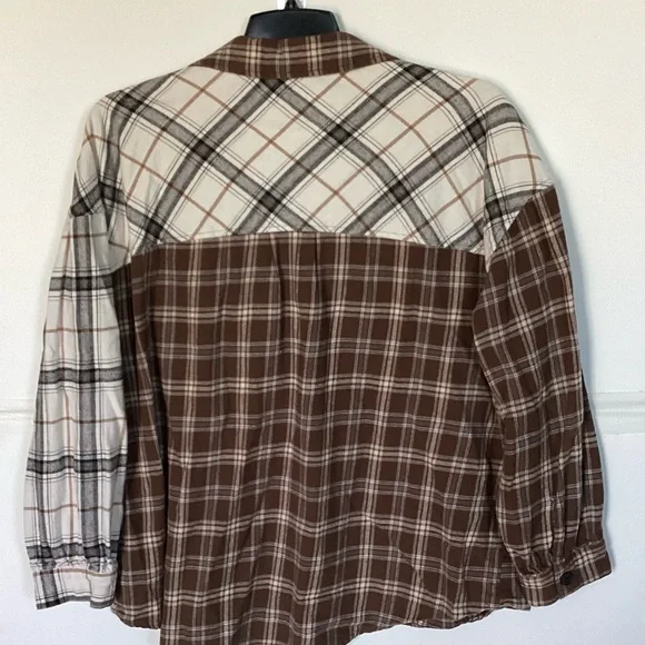 Maurices Two-Tone Brown & Cream Plaid Button-Up Flannel Shirt for women. Size XL - Picture 4 of 4